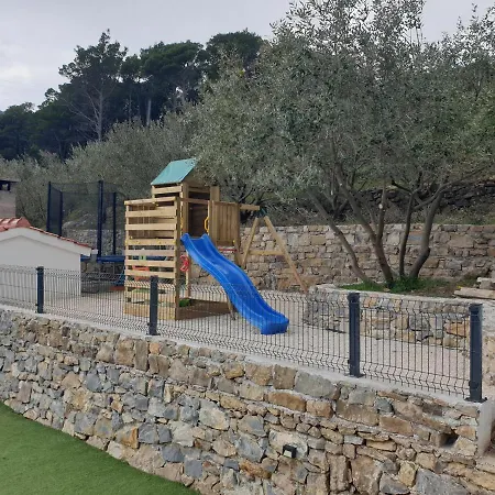 Holiday home Carica Omis Tugare