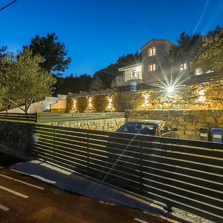 Holiday home Carica Omis