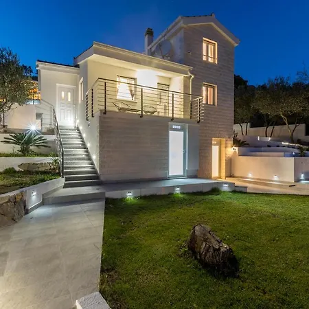 Holiday home Carica Omis Tugare